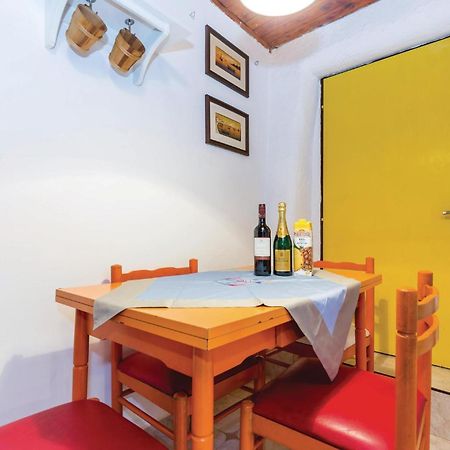 Awesome apartment in Novi Vinodolski with 2 Bedrooms&WiFi Buitenkant foto