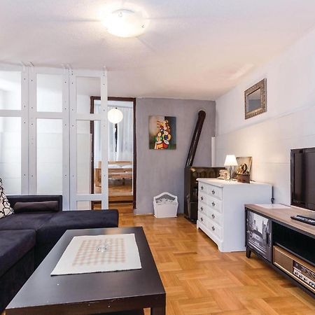 Awesome apartment in Novi Vinodolski with 2 Bedrooms&WiFi Buitenkant foto