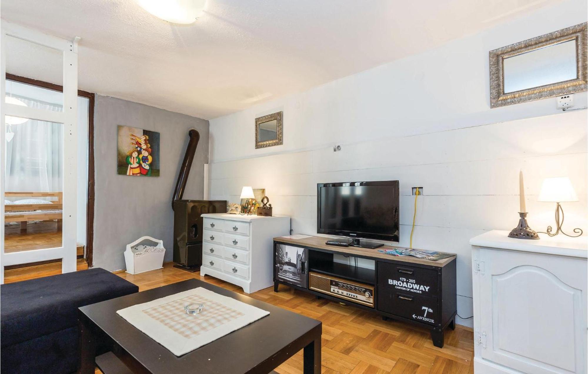 Awesome apartment in Novi Vinodolski with 2 Bedrooms&WiFi Buitenkant foto