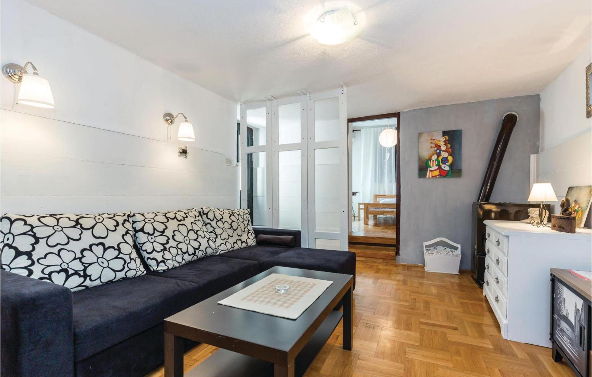 Awesome apartment in Novi Vinodolski with 2 Bedrooms&WiFi Buitenkant foto