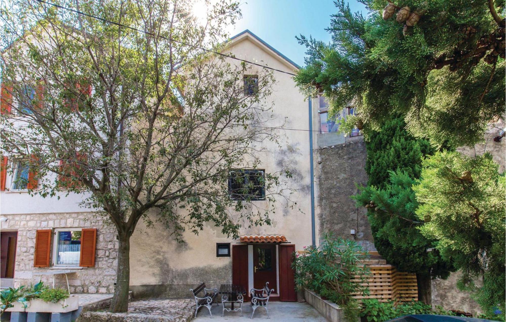 Awesome apartment in Novi Vinodolski with 2 Bedrooms&WiFi Buitenkant foto