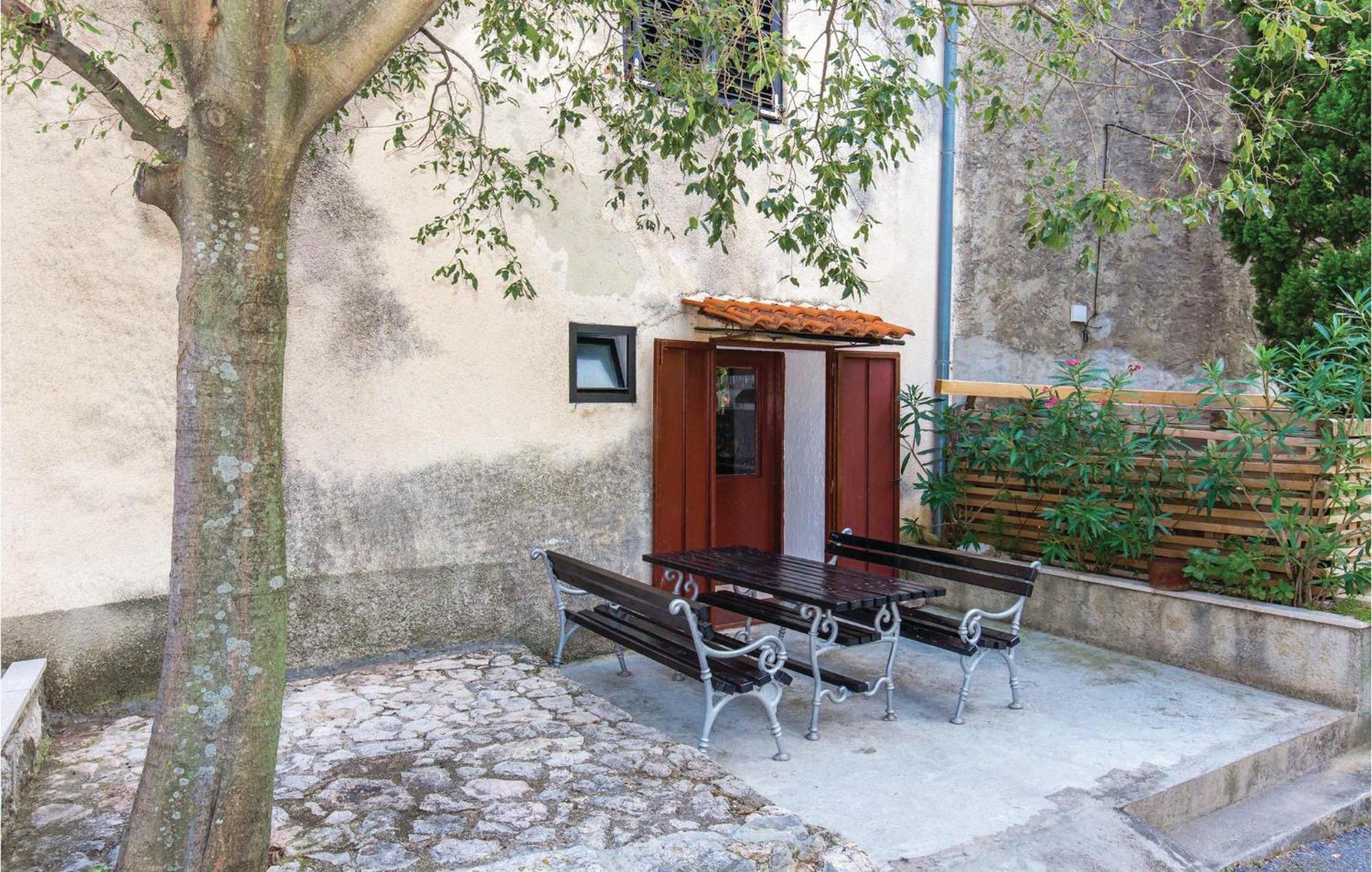 Awesome apartment in Novi Vinodolski with 2 Bedrooms&WiFi Buitenkant foto