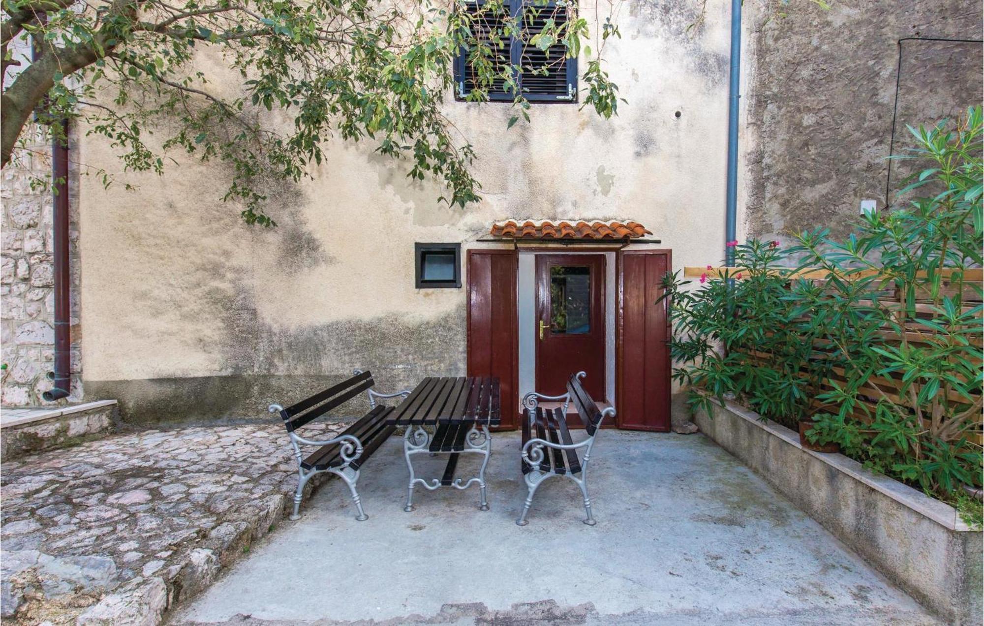 Awesome apartment in Novi Vinodolski with 2 Bedrooms&WiFi Buitenkant foto
